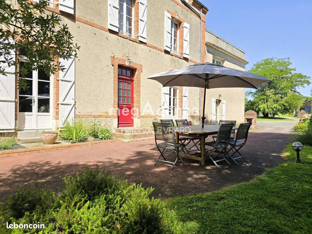 Maison 11 pièces 263 m² · à Évron · 263 m² · 475 500 €