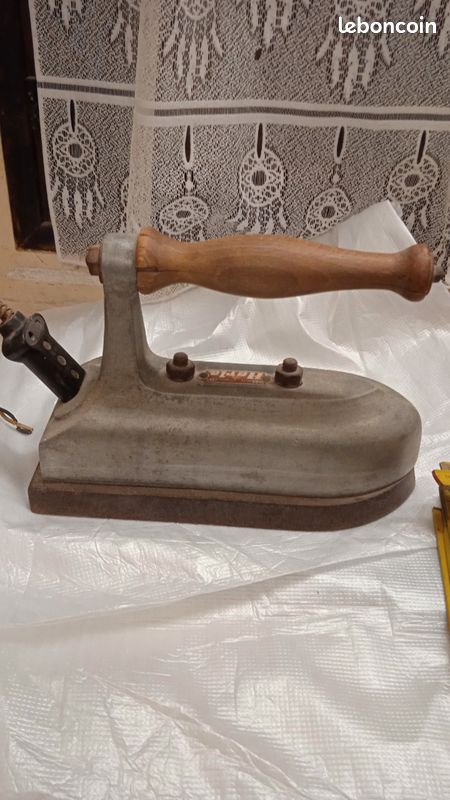 Ancien Fer à Repasser Télémétrique Golf Manche Hickory Vintage