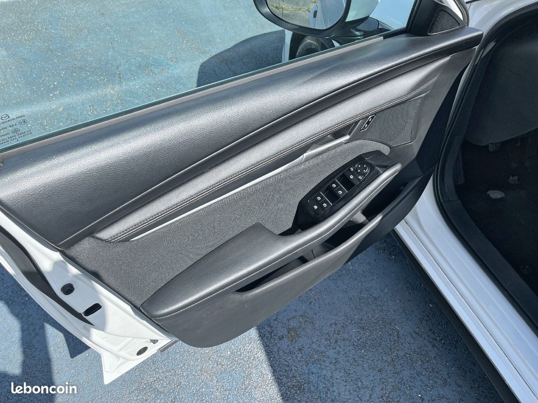 MAZDA Mazda3 5 portes 2.0L e-SKYACTIV-G M Hybrid 122 ch BVM6 Prime-Line (image 22)