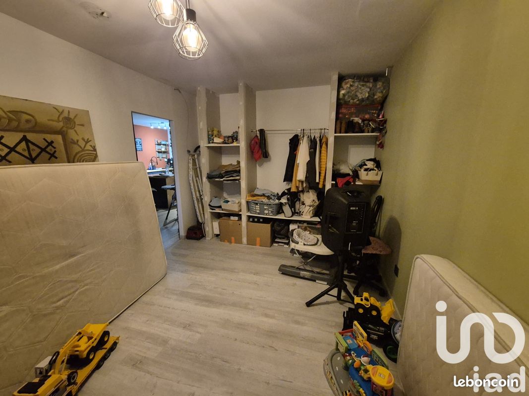 Propriété 6 pièces 100 m² - Chadurie 16250 (image principale 15)