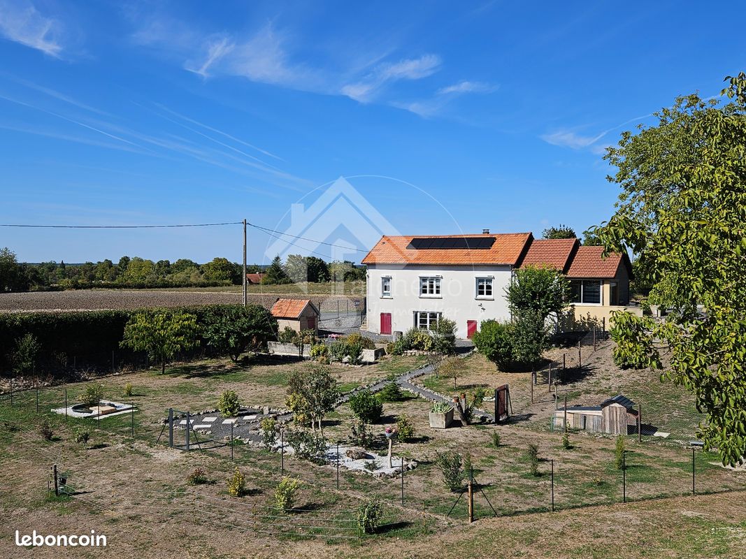Maison 5 pièces 130 m² · à Sorbier · 130 m² · 160 000 €