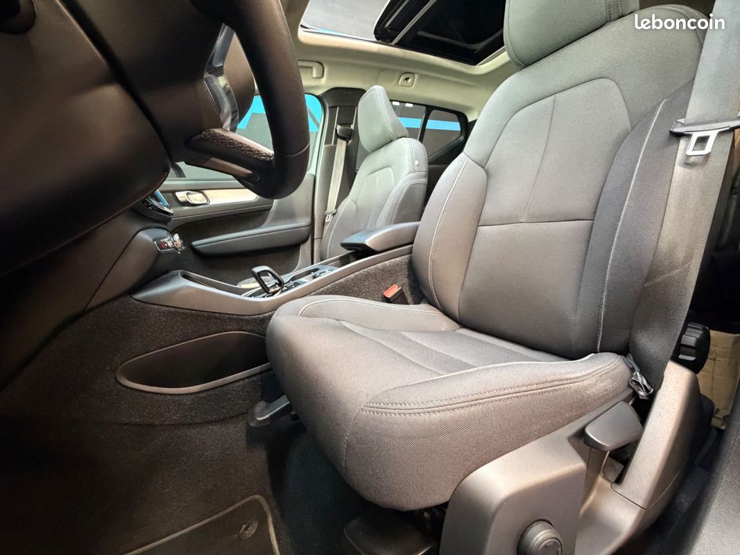 Volvo XC40 T5 261Ch Plug in Hybrid Inscription Business - 2EME MAIN / HISTORIQUE COMPLET / TOIT OUVRANT PANORAMIQUE / CARPLAY / CAMERA DE RECUL / COFFRE ELECTRIQUE (image 12)