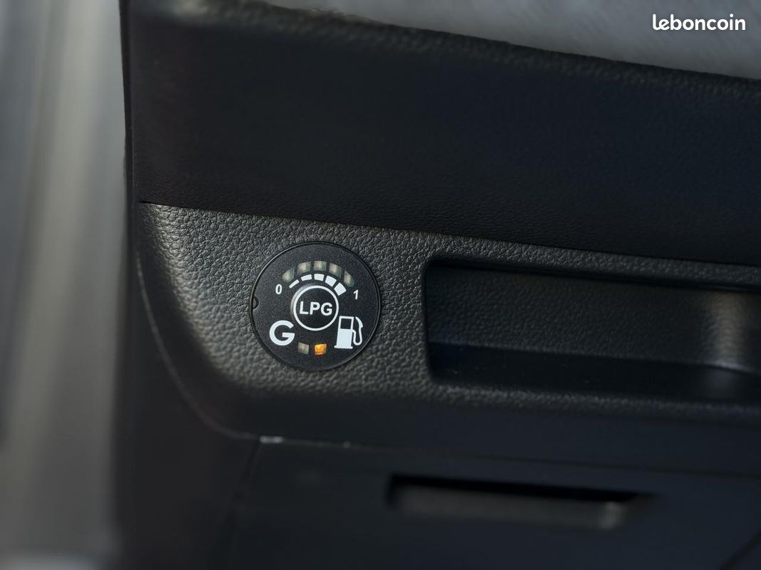 RENAULT CLIO V ECO-G 100 Techno avec Packs : Multimedia, Parking 360 et Safety (image 25)