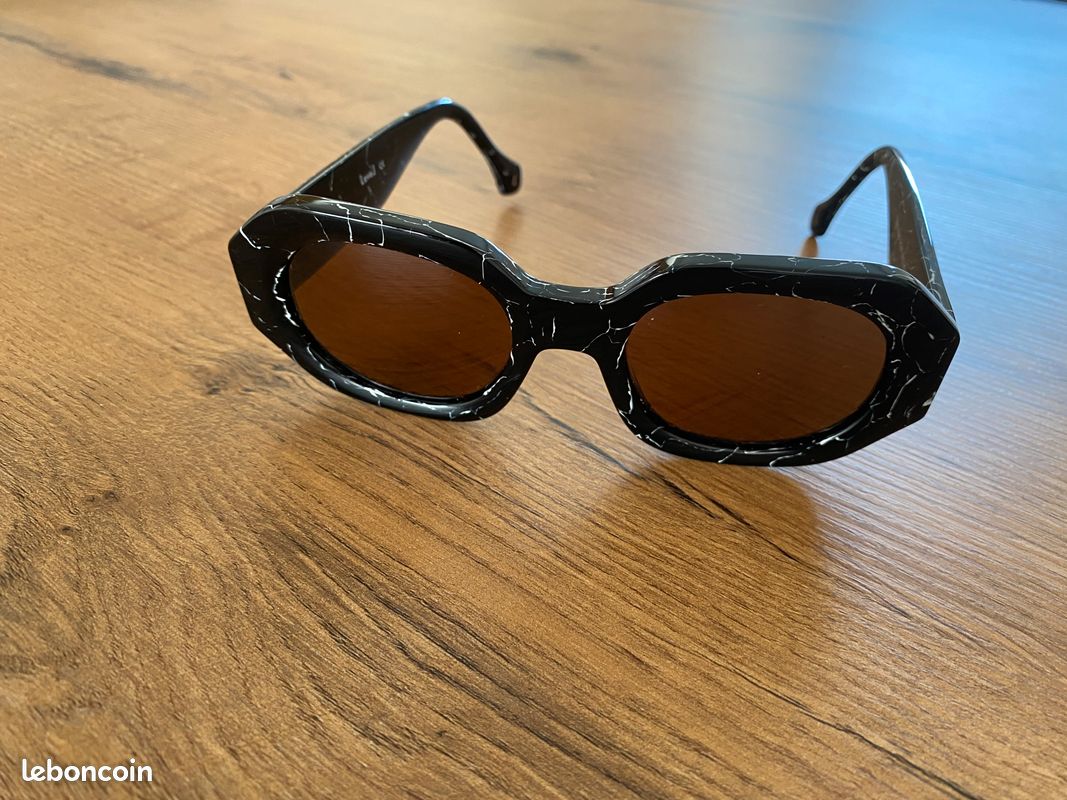 Paire de lunettes de soleil (image 2)