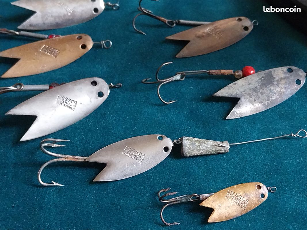 Leurre De Pêche Ancien CYBELLE MANNE N°4 - Cuiller Argent Striée Rouge, état Neuf De Stock, Collection