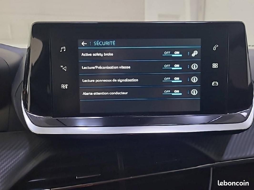 Peugeot 2008 PureTech 130 S&S EAT8 - Style (image 22)