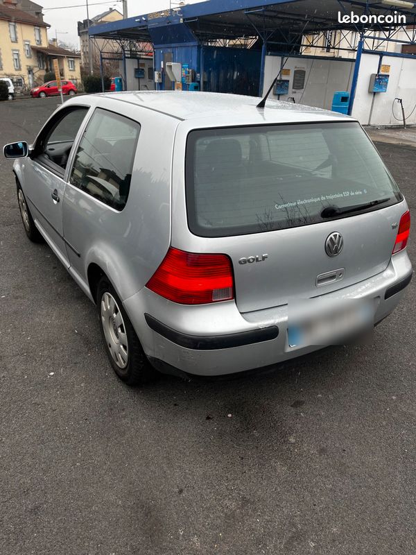 Annonce Volkswagen golf iv 1.6 16s 5p 2000 ESSENCE occasion - Peschadoires  - Puy-de-Dôme 63