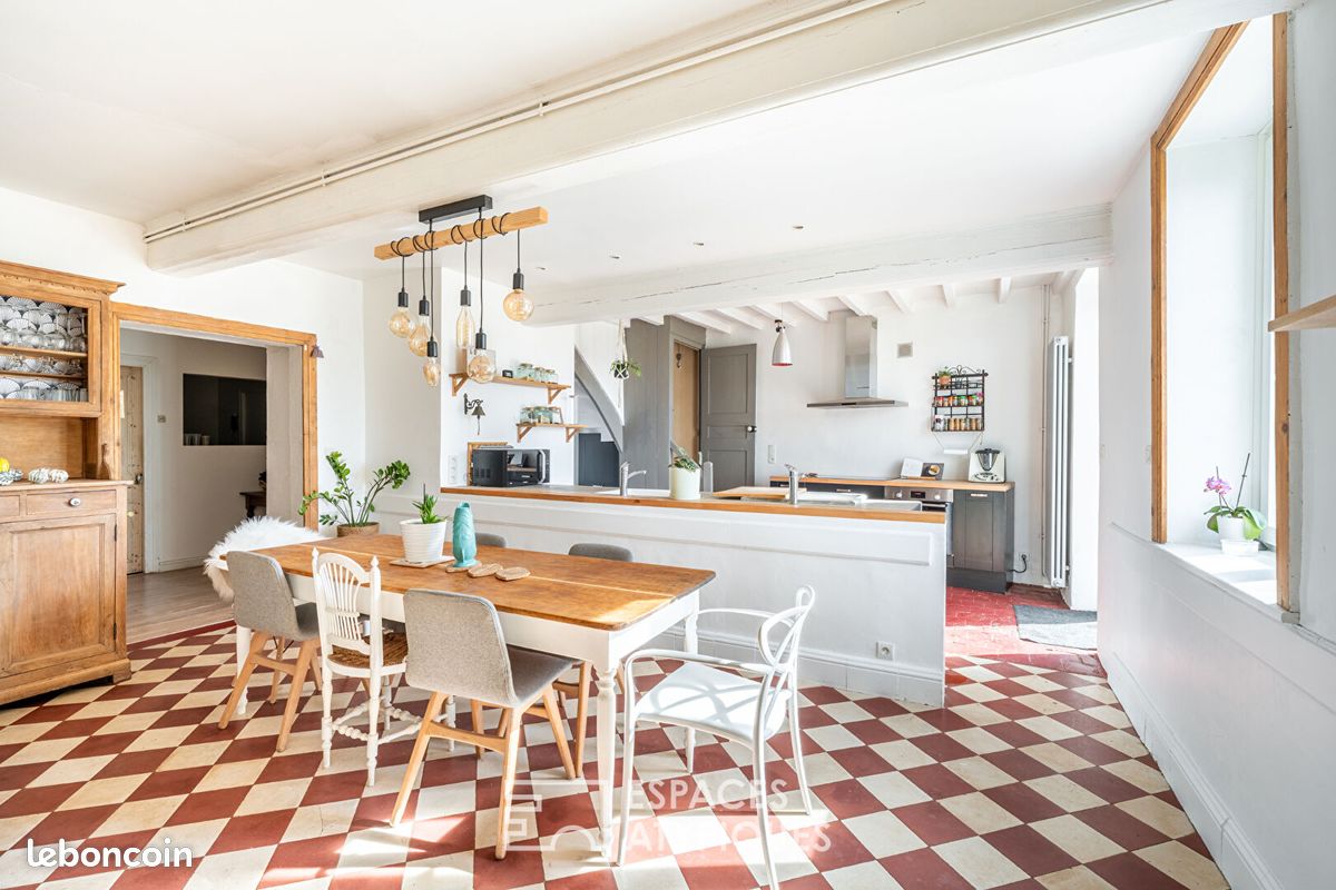 Maison 7 pièces 211 m² · à Reyrieux · 211 m² · 679 000 €