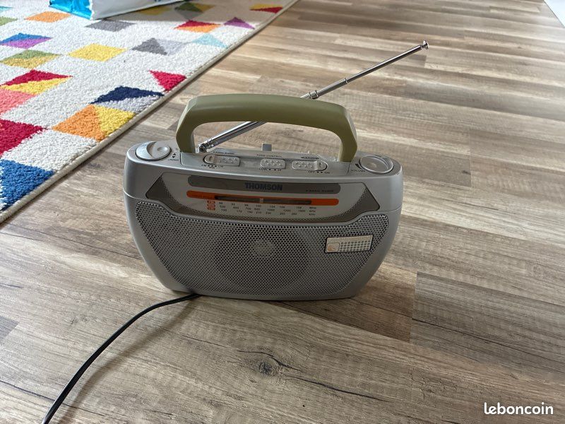 POSTE RADIO TELEFUNKEN JUBILATE 301a FONCTIONNE VINTAGE RADIO FM ANNEES