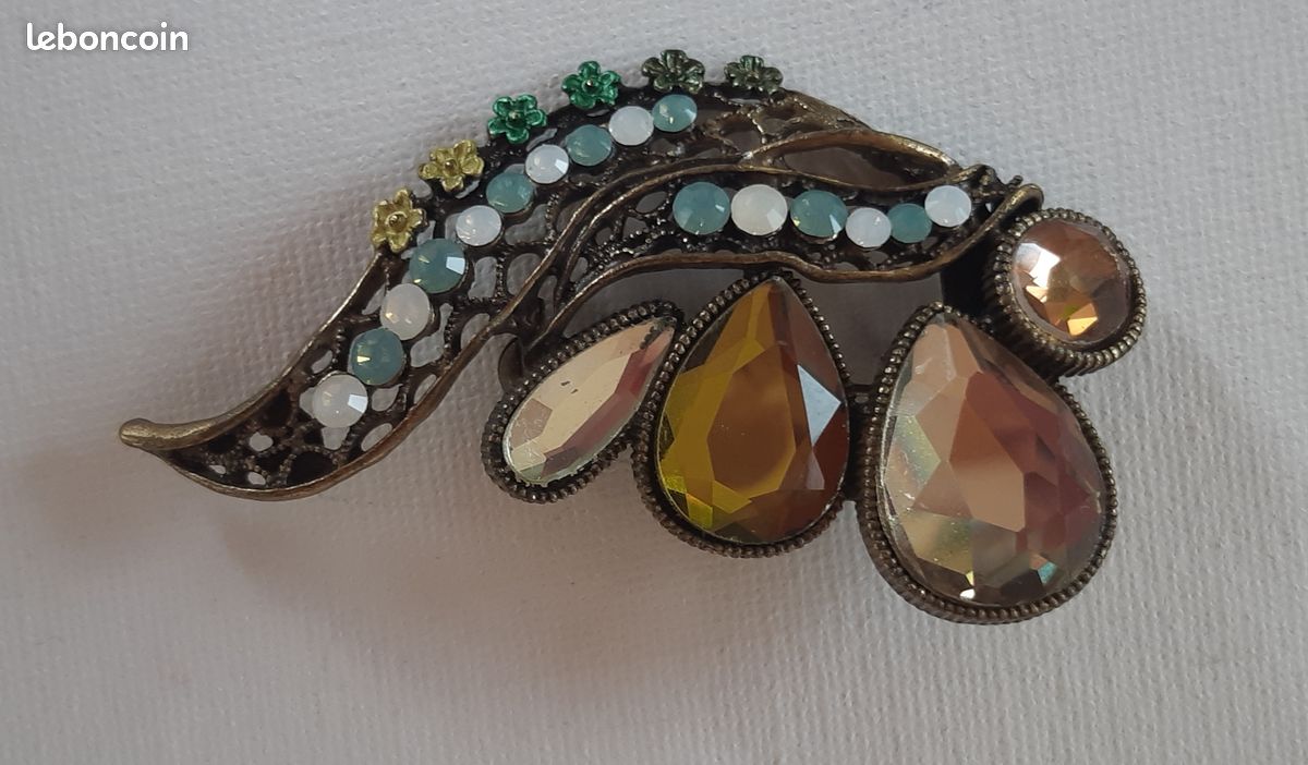 Broche Ancienne En Métal Couleur Bronze Avec Strass - Occasion - Bijou Vintage