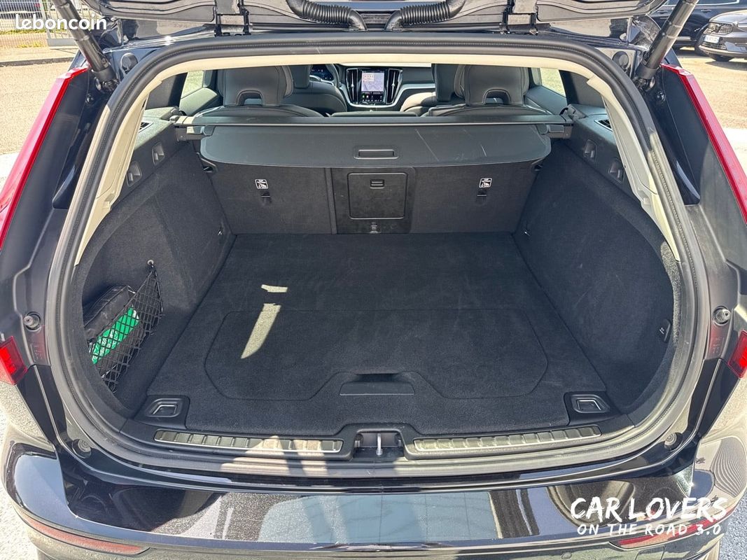 VOLVO V60 Micro hybride essence B4 197 ch DCT7 Ultra Style Dark (image 18)