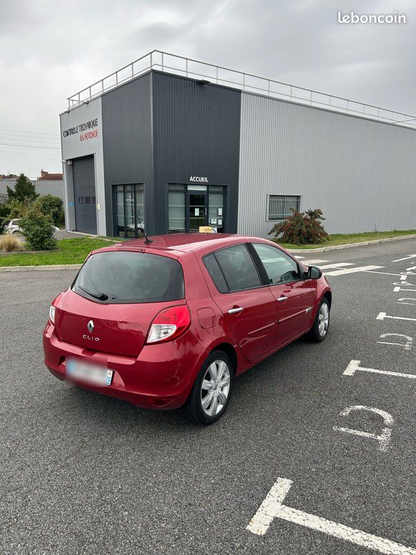 Clio 3 Phase 2 Edition TomTom Voitures