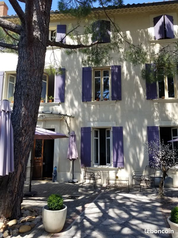 Maison 14 pièces 400 m² · à Sorgues · 400 m² · 695 000 €