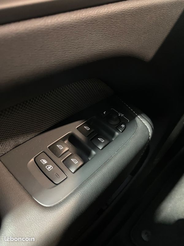 VOLVO XC60 T8 455Ch POLESTAR - 1 ère main - Historique VOLVO - Carplay - Attelage - Marches Pieds (image 17)