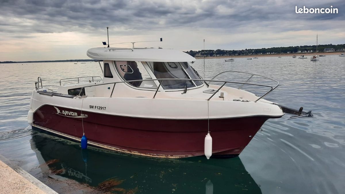 Bateau ARVOR 250 2.8L 230 CV (image 1)