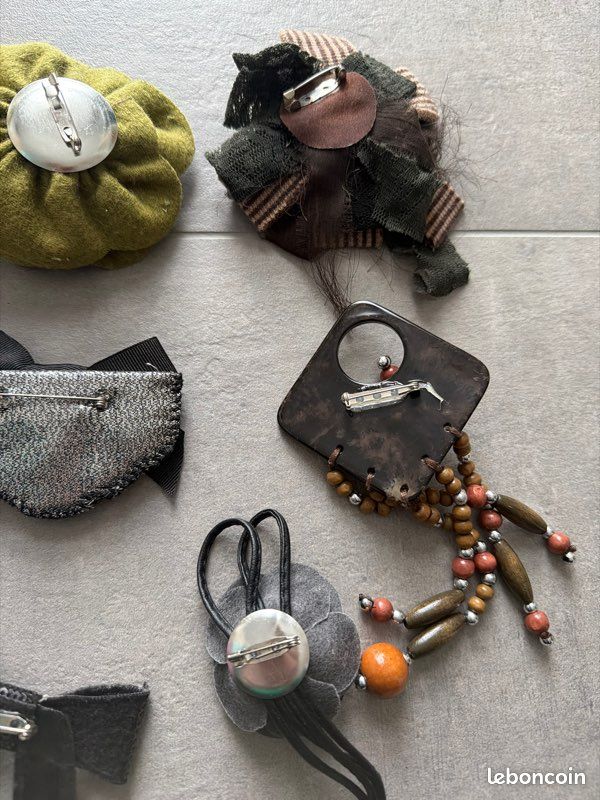 Lot Vintage De Broches Et Bracelet - Bijoux Fantaisie Anciens - Ref10889J
