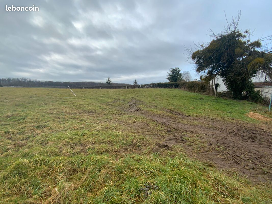 Terrain 824 m² · à Saint-Julien-sur-Dheune · 824 m² · 24 900 €