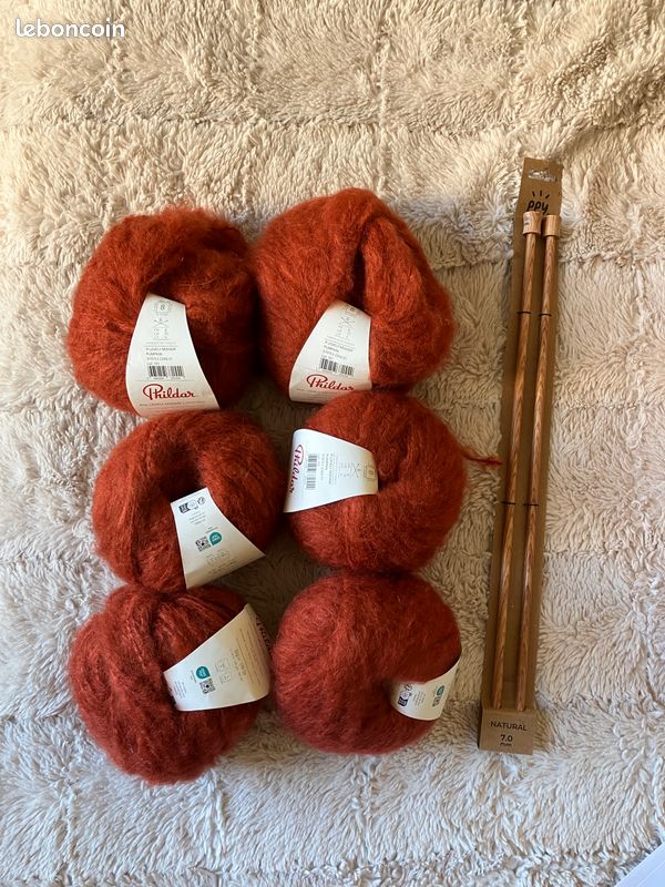 Pelotes mohair et aiguilles (image 1)