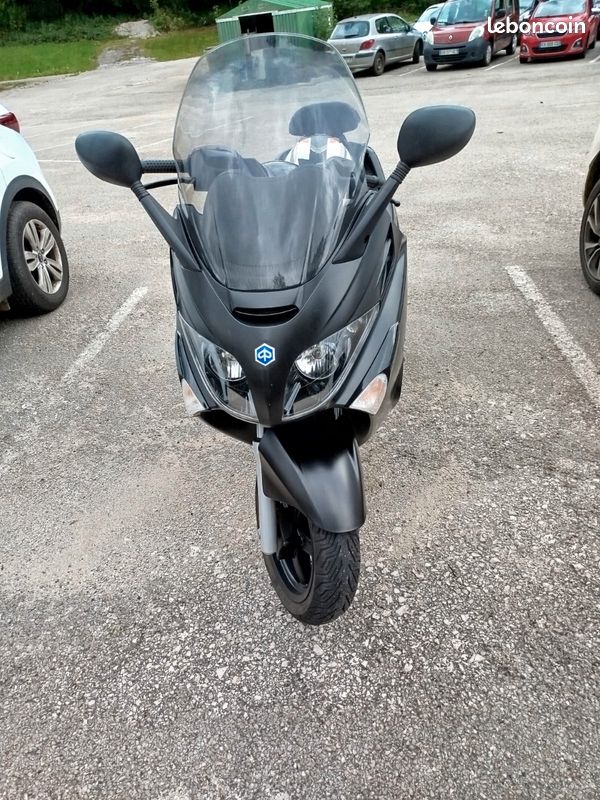 Scooter Piaggio XEVO 125 (image 1)