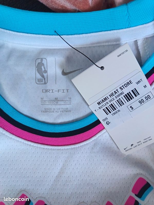 Maillot NBA Nike Miami Heat Vice - Jimmy Butler #22 - Neuf avec étiquette - Taille M Enfant / Ados (image 3)