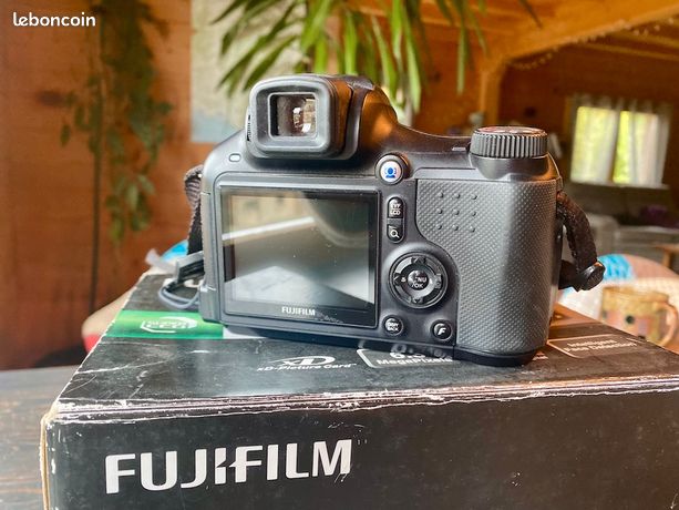 Fujifilm FinePix S6500fd 6,3MP zoom 10,7x Excellent état avec