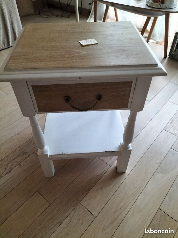 Table de chevet en blanc (image 2)