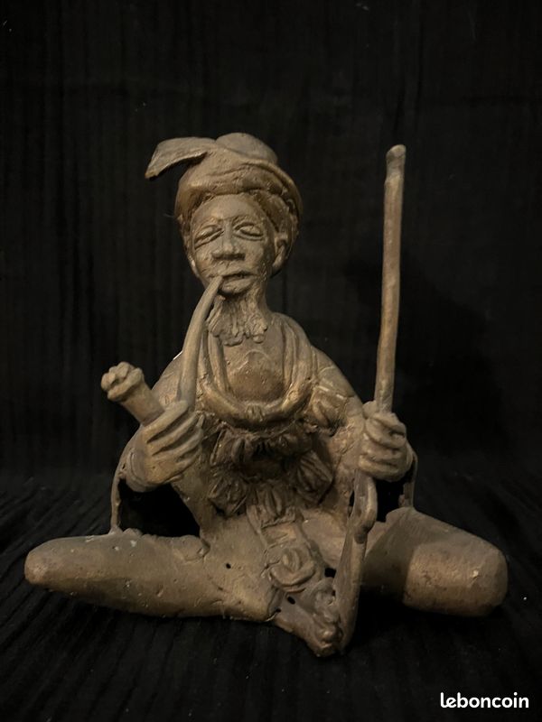 Statuette_Homme sage fumant la pipe_Bronze_Mossi_Burkina Faso.H:20cm.Ref : 122 (image 1)