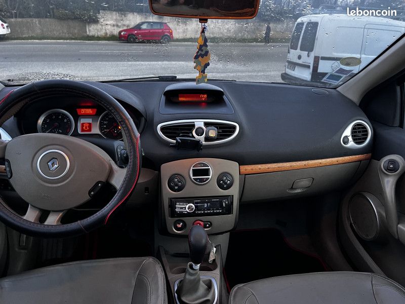 Renault CLIO III 1.2 TCE 100CH INITIALE 5P (image 9)