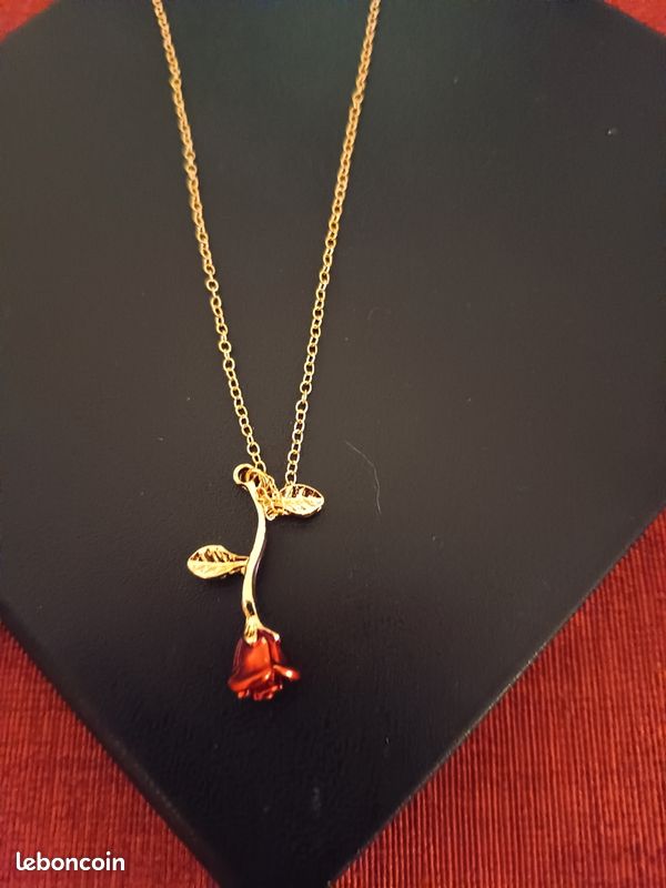 Chaine avec rose rouge (image 2)