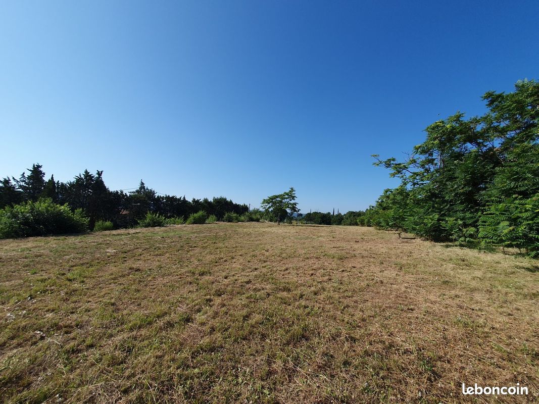 Terrain 332 m² · à La Brillanne · 75 000 €