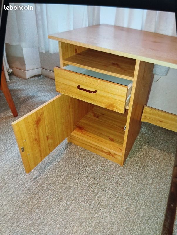 Bureau (image 1)