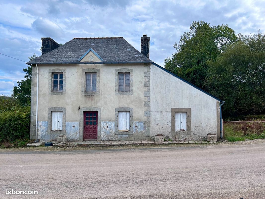 Maison 6 pièces 127 m² · à Poullaouen · 127 m² · 60 000 €