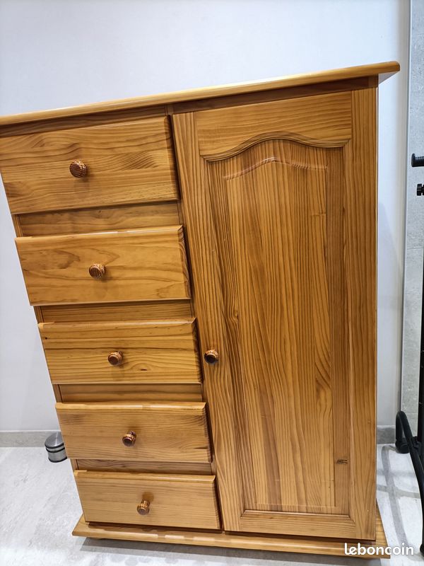 Commode en sapin massif (image 1)