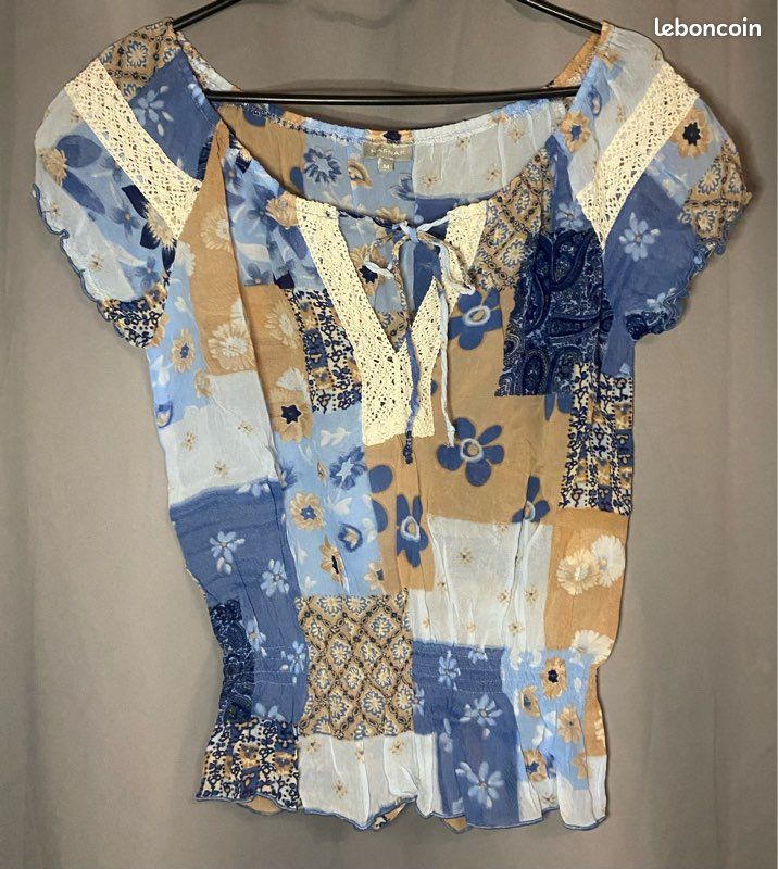Haut à motifs bleus et beiges »Naf-Naf »manches courtes (image 1)