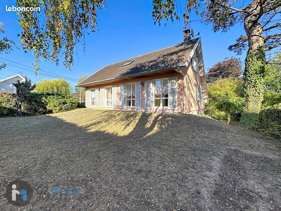 Maison 6 pièces 154 m² · à Saint-Julien-les-Villas · 154 m² · 253 000 €