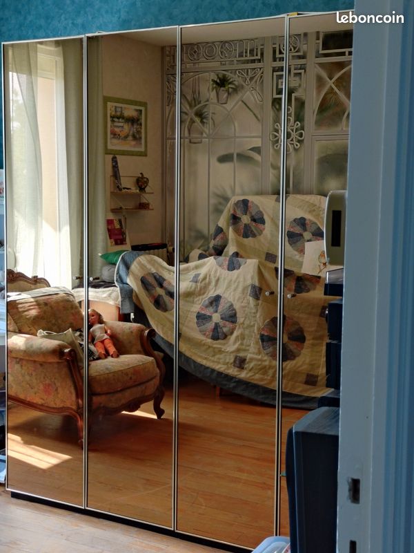 Armoire vitres fumées 4 portes (image 1)