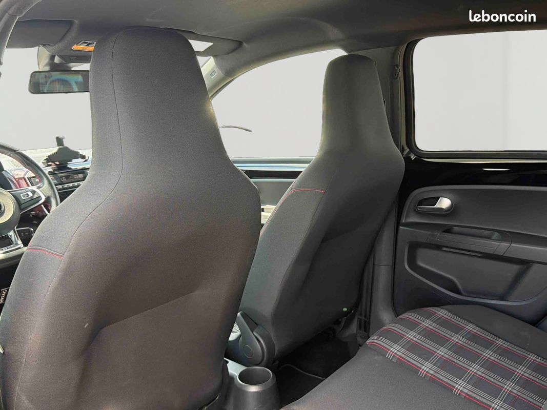 VOLKSWAGEN Up 1.0 115 BVM6 GTI (image 31)