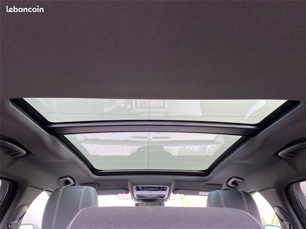 Land Rover Range Rover Velar 2.0L P400E PHEV 404CH SE R-Dynamic (image 22)
