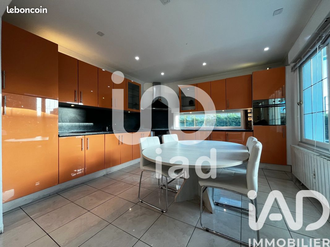 Maison 7 pièces 215 m² · à Loos · 215 m² · 450 000 €