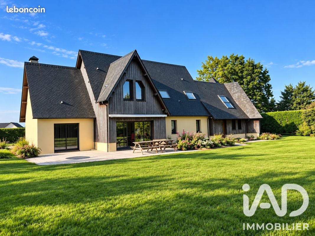 Maison 8 pièces 281 m² · à Beuzeville · 281 m² · 577 000 €