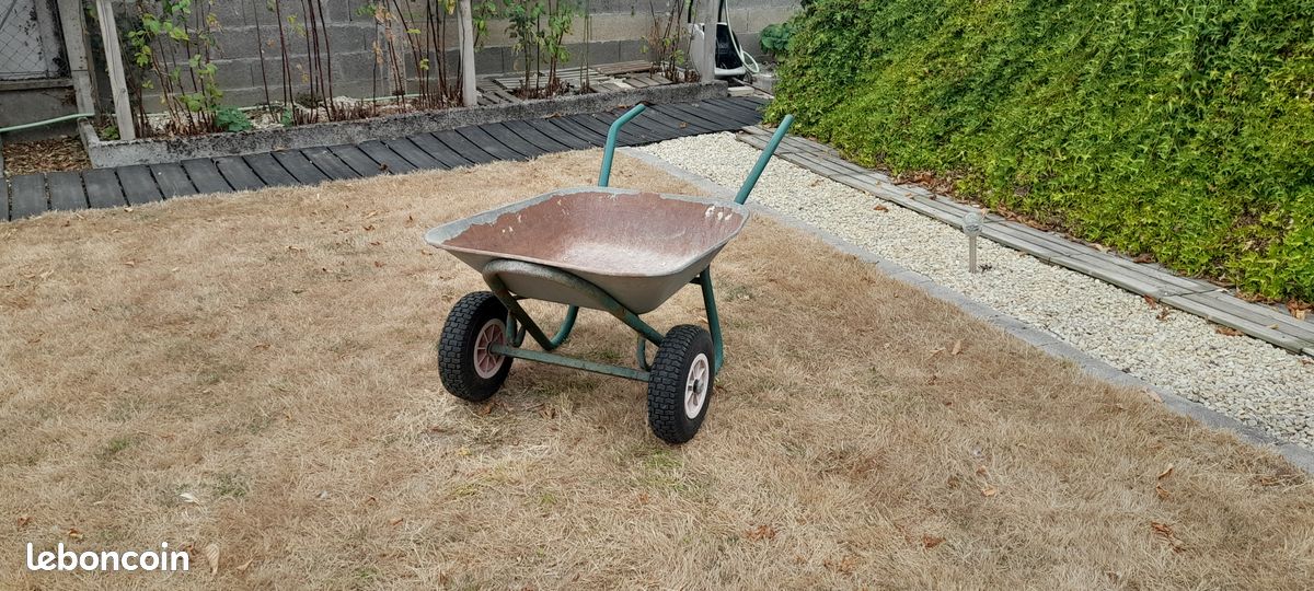 Brouette de chantier avec 2 roues neuves (image 1)