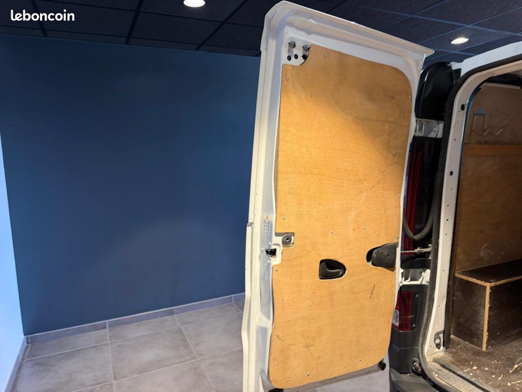 Renault trafic l2h1 3t 2.0 blue dci 150 cabine approfondie confort attelage / prix ht (image 9)