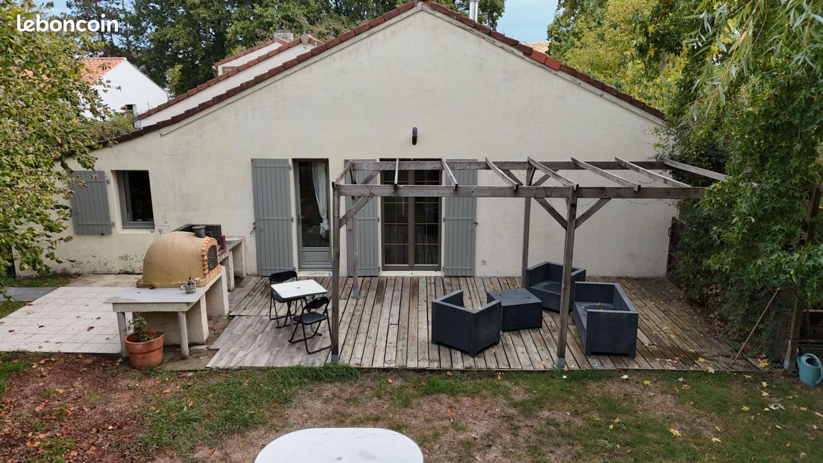 Maison 6 pièces 142 m² · à Saint-Étienne-du-Bois · 142 m² · 266 175 €
