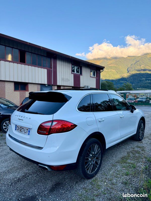 PORSCHE Cayenne - 3.0 TDi DPF V6 24V Tiptronic S 245 cv Boîte auto (image 3)