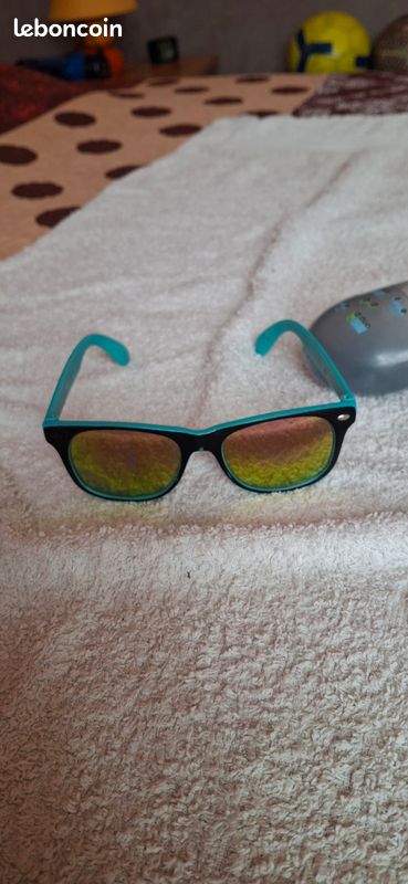 Lunettes de soleil garçon (image 1)