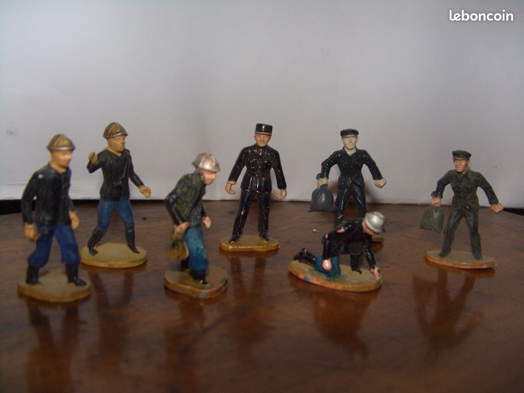 LOT anciennes figurines police STARLUX (image 3)