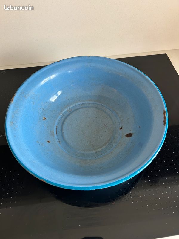 Ancienne Bassine Émaillée (Gebraucht) in Vallamand für CHF 20 - mit