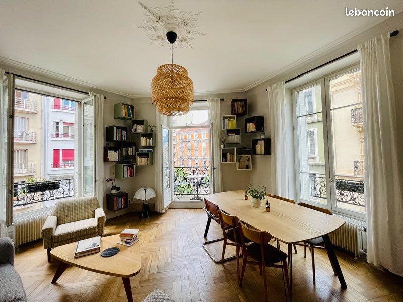 Appartement 3 pièces 82 m² · à Grenoble · 82 m² · 1 200 €