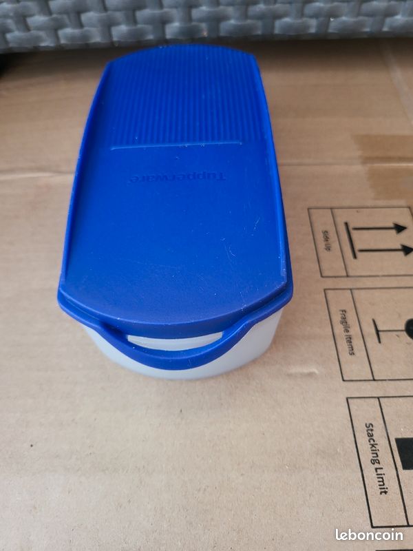 Tupperware 4 gobelets boites 2 tailles différentes avec couvercles