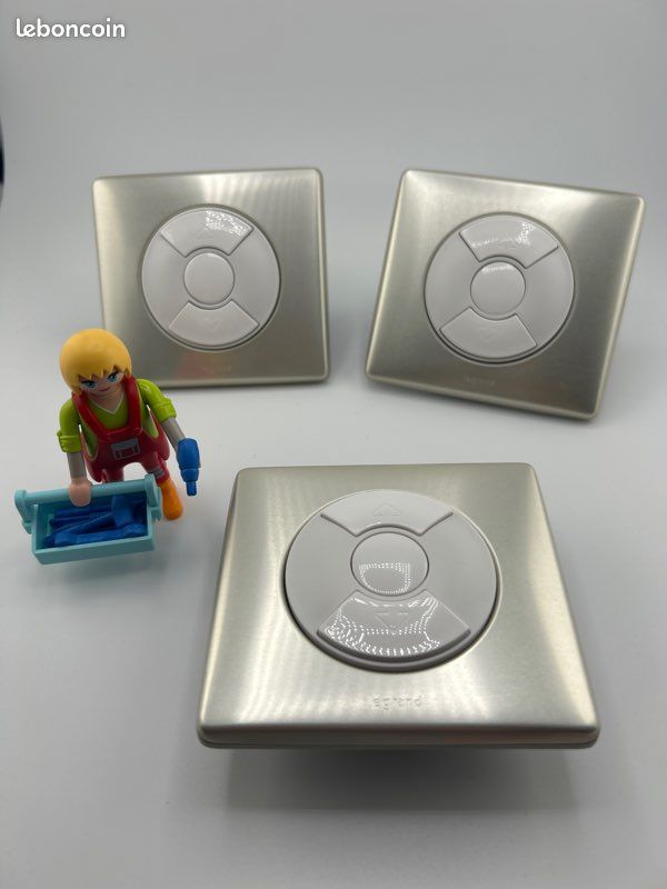 Lot de 3 interrupteurs commande Legrand Céliane VR volet roulant avec enjoliveurs blanc et plaque de finition métal titane (image 1)